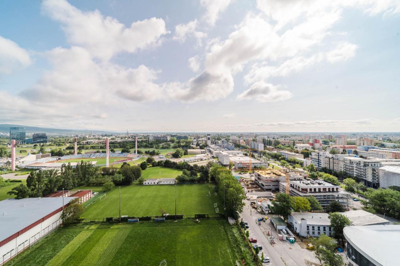 Comfy Condo On The 20Th Floor & Free Parking Bratislava Exterior foto